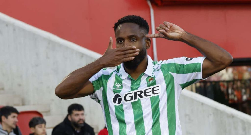 Cedric Bakambu celebra su gol ante el Mallorca.