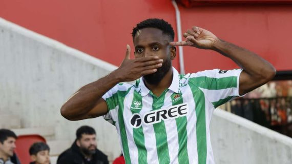 Cedric Bakambu celebra su gol ante el Mallorca.