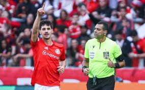 Johnny Cardoso, en un partido de Internacional.