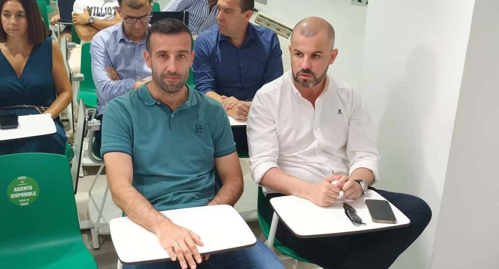 José María Barba y Manu Fajardo, miembros de la secretaría técnica del Betis.
