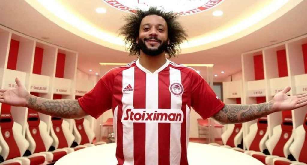Marcelo posa con la camiseta de Olympiacos en septiembre.