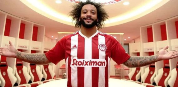 Marcelo posa con la camiseta de Olympiacos en septiembre.