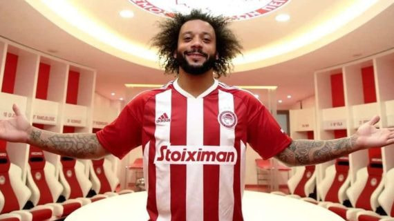 Marcelo posa con la camiseta de Olympiacos en septiembre.