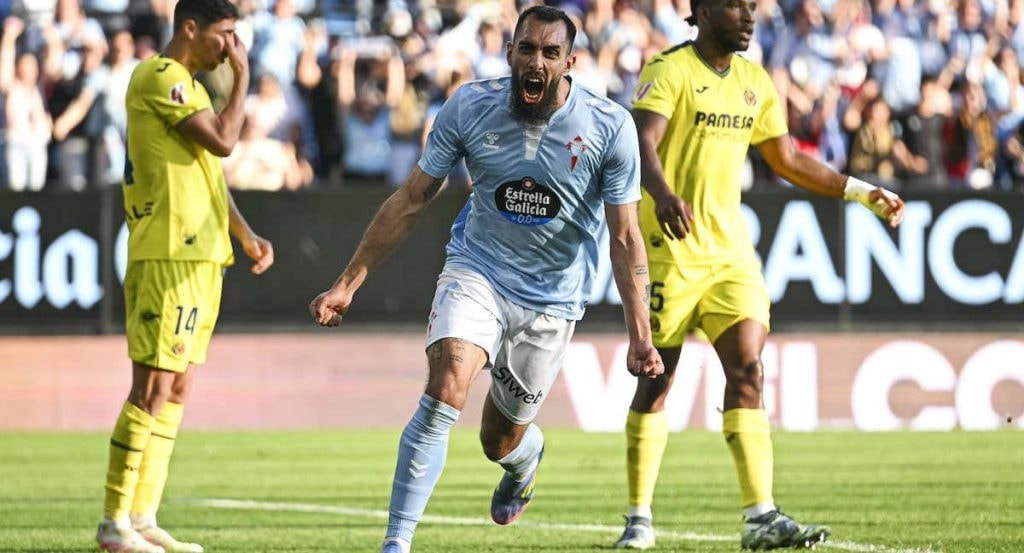 Borja Iglesias, delantero del Celta, celebra un gol ante el Villarreal.