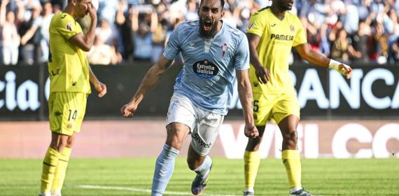 Borja Iglesias, delantero del Celta, celebra un gol ante el Villarreal.