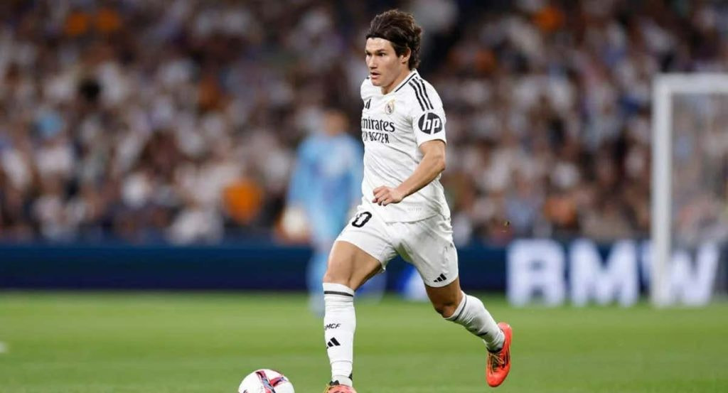 Fran García jugando con el Real Madrid.