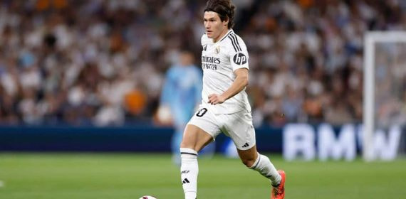 Fran García jugando con el Real Madrid.