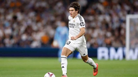Fran García jugando con el Real Madrid.