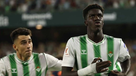 Assane Diao celebra un gol con el Betis.