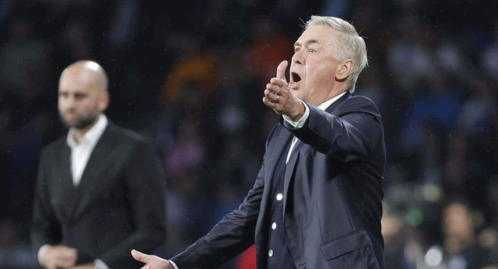 Carlo Ancelotti, enfadado con su equipo en Balaídos.