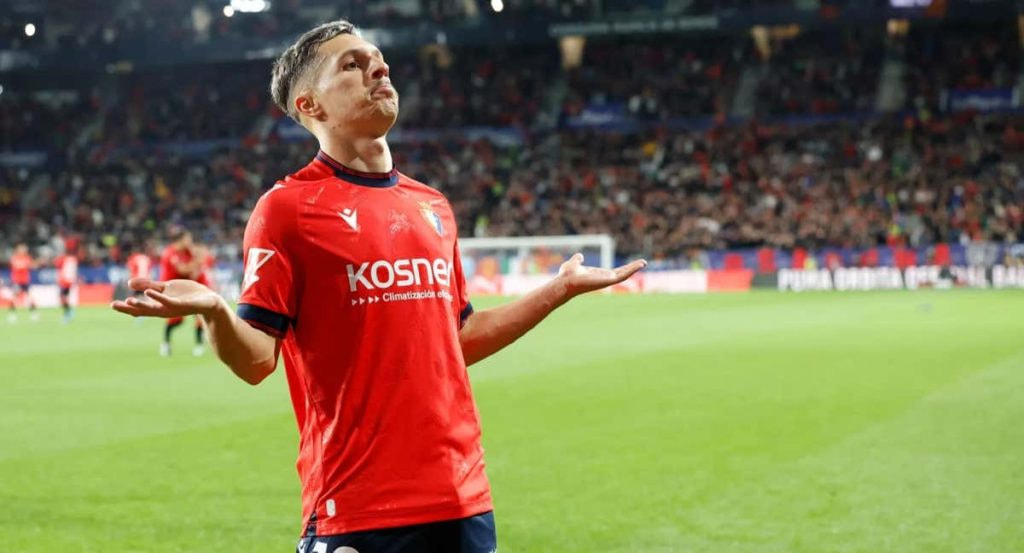 Bryan Zaragoza celebra un gol con Osasuna.