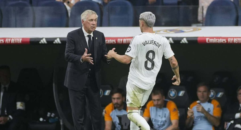 Ancelotti, con Fede Valverde.