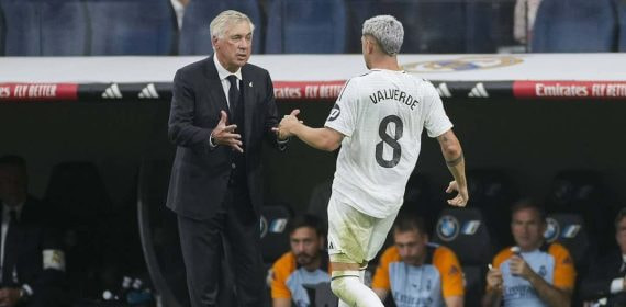 Ancelotti, con Fede Valverde.