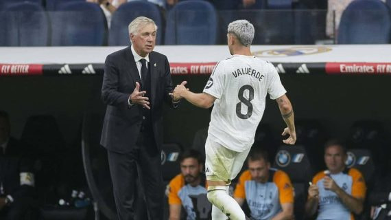 Ancelotti, con Fede Valverde.