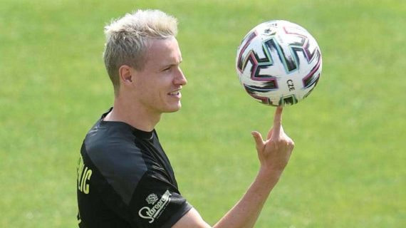 Jankto, en un entrenamiento con el Praga.