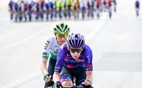Jetse Bol (Burgos BH) y Abel Balderstone (Caja Rural-Seguros RGA) emprenden la escapada en la 12ª etapa de La Vuelta 23.