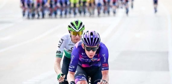 Jetse Bol (Burgos BH) y Abel Balderstone (Caja Rural-Seguros RGA) emprenden la escapada en la 12ª etapa de La Vuelta 23.