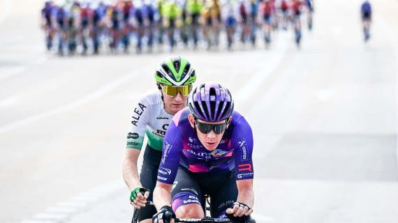 Jetse Bol (Burgos BH) y Abel Balderstone (Caja Rural-Seguros RGA) emprenden la escapada en la 12ª etapa de La Vuelta 23.