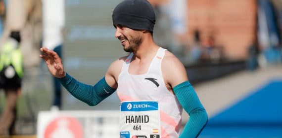 Hamid Ben Daoud celebra su título nacional de maratón en Barcelona el pasado mes de marzo.