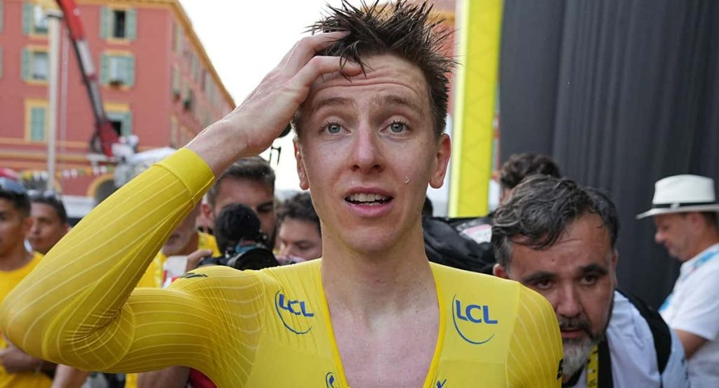 Tadej Pogacar, exhausto tras la 21ª etapa del Tour de Francia.