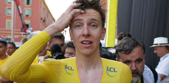 Tadej Pogacar, exhausto tras la 21ª etapa del Tour de Francia.