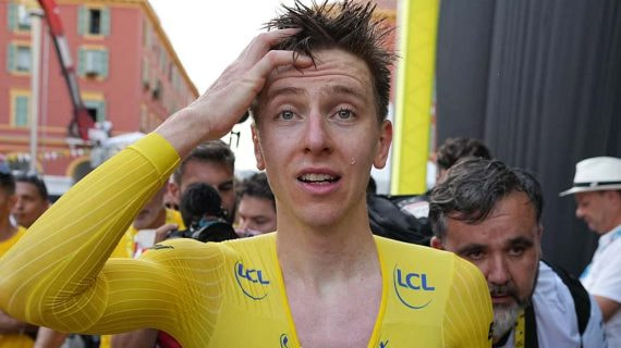 Tadej Pogacar, exhausto tras la 21ª etapa del Tour de Francia.