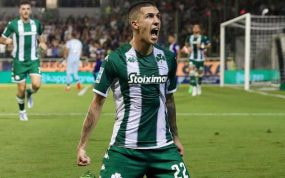 Aitor Cantalapiedra celebra un gol esta temporada.