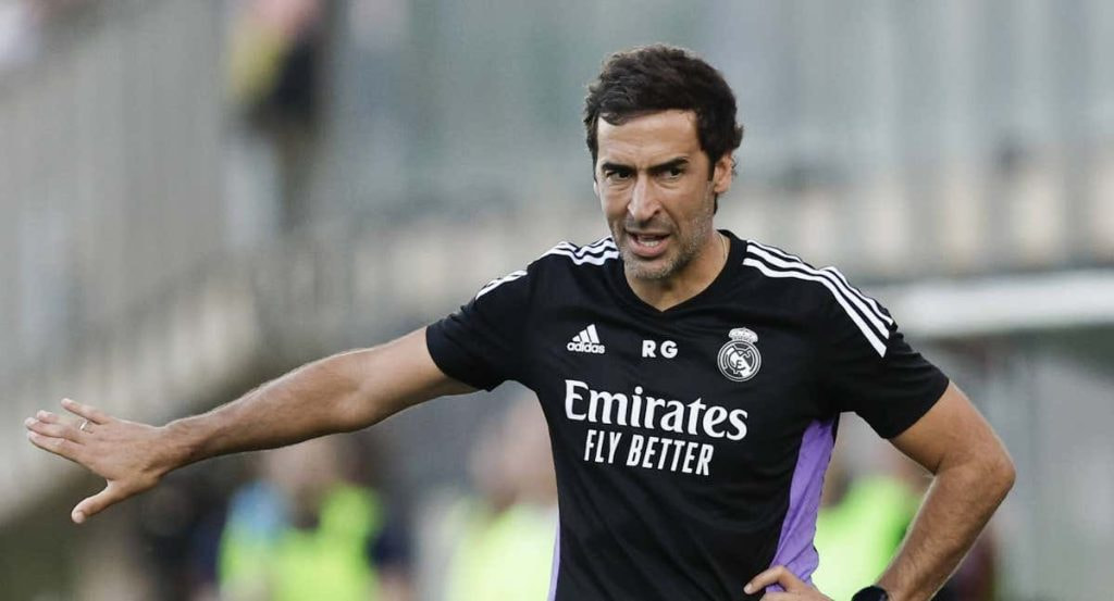Raúl dirigiendo al Real Madrid Castilla.