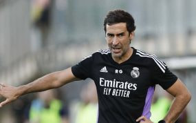 Raúl dirigiendo al Real Madrid Castilla.