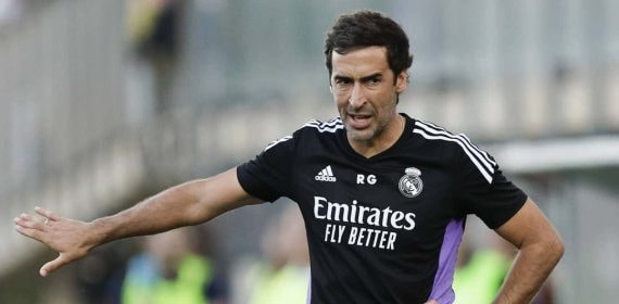 Raúl dirigiendo al Real Madrid Castilla.