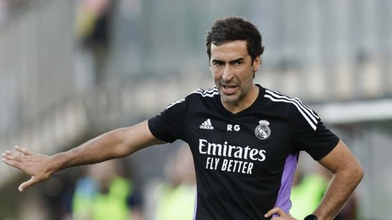 Raúl dirigiendo al Real Madrid Castilla.