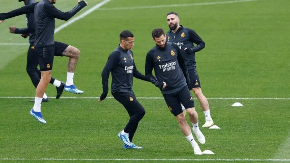 Nacho, Lucas Vázquez y Carvajal, en el entrenamiento previo al partido contra el Nápoles.