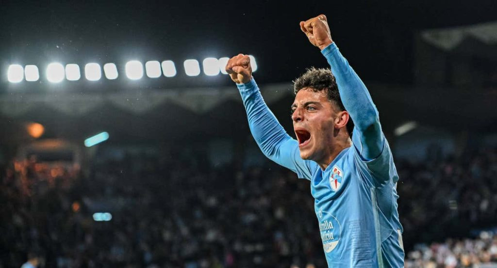 Hugo Álvarez celebra un gol con el Celta.