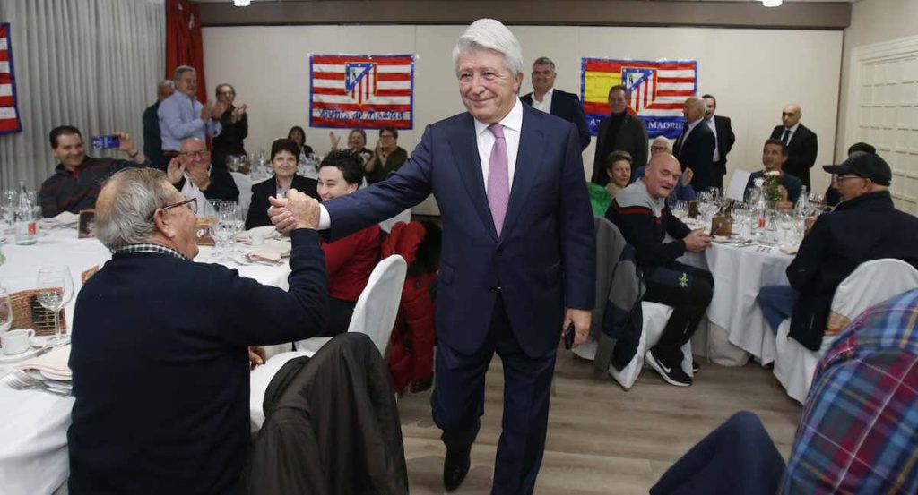 Enrique Cerezo, en un acto con peñas del Atlético el pasado mes de noviembre.