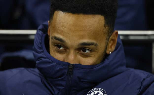Aubameyang, en el banquillo del Chelsea esta temporada.