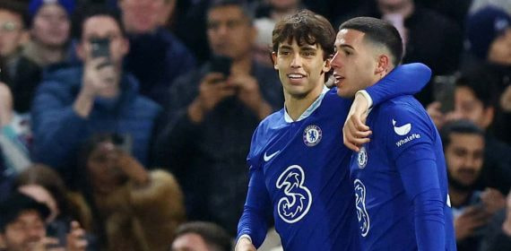 Joao Félix celebró su gol ante el Everton con Enzo Fernández.