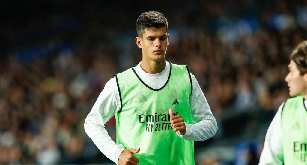Chema Andrés en un calentamiento con el primer equipo del Real Madrid.
