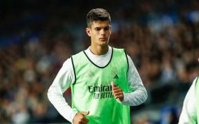 Chema Andrés en un calentamiento con el primer equipo del Real Madrid.