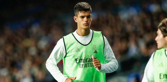 Chema Andrés en un calentamiento con el primer equipo del Real Madrid.