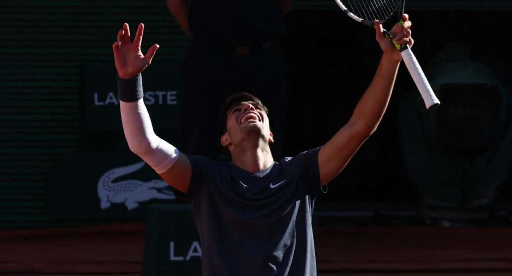Carlos Alcaraz, durante su partido ante Jannik Sinner en Roland Garros