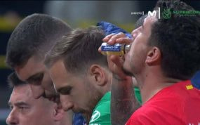 Giménez bebe un chupito de vinagre antes de la prórroga.