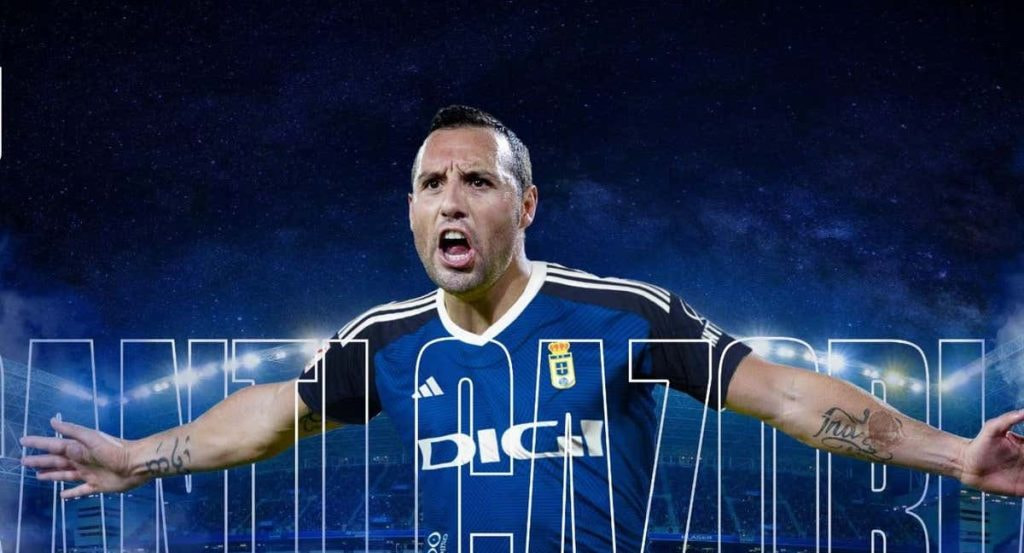 Montaje que ha hecho el Real Oviedo para anunciar el fichaje de Cazorla.