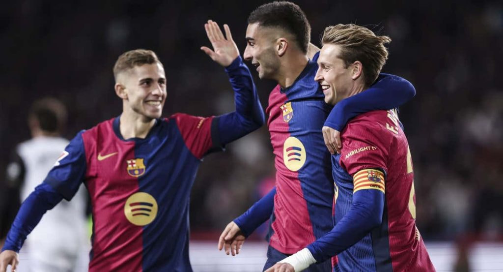 Frenkie de Jong celebra su gol ante el Valencia.