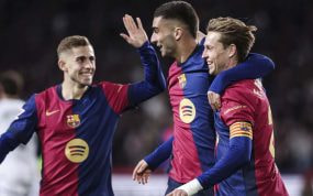 Frenkie de Jong celebra su gol ante el Valencia.