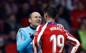 Mateu Lahoz durante un partido del Atlético de Madrid.