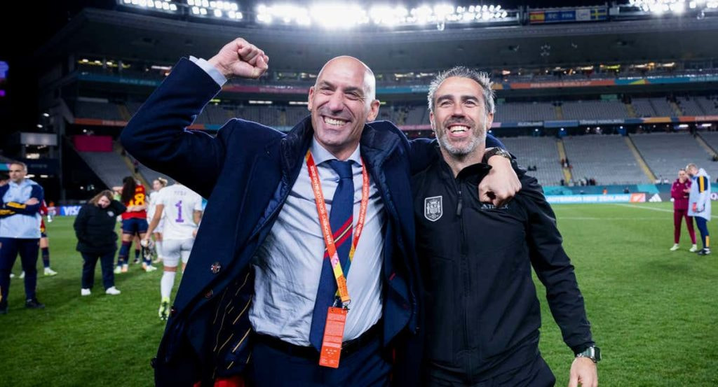 Luis Rubiales celebra eufórico junto a Jorge Vilda la consecución del Mundial femenino para España.