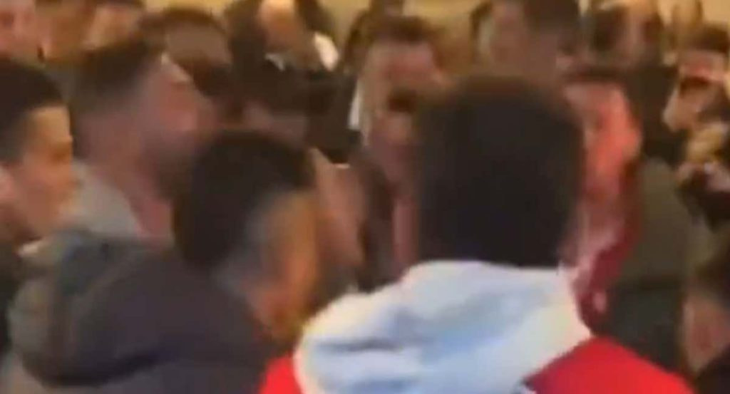 Imagen de una fiesta multitudinaria de jugadores