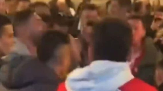 Imagen de una fiesta multitudinaria de jugadores