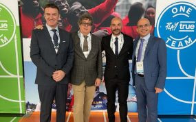 El director de la CELAD junto a miembros de su equipo durante un acto de la Agencia Mundial Antidopaje.