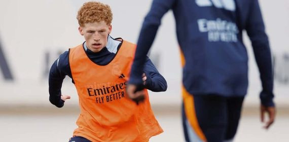 Jeremy de León entrenando con el primer equipo del Real Madrid.